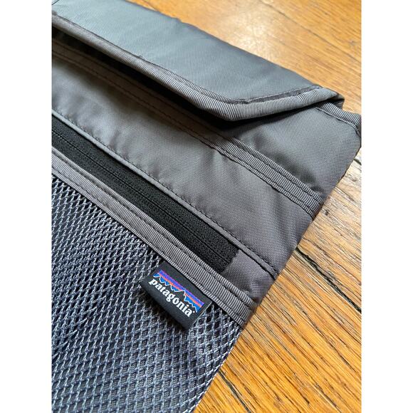 PATAGONIA Refugio Padded Laptop Sleeve for 14" Laptop - Picture 3 of 10